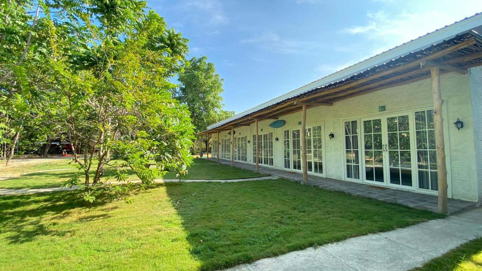 Pasir Putih Resort & Resto Maluk Buitenkant foto