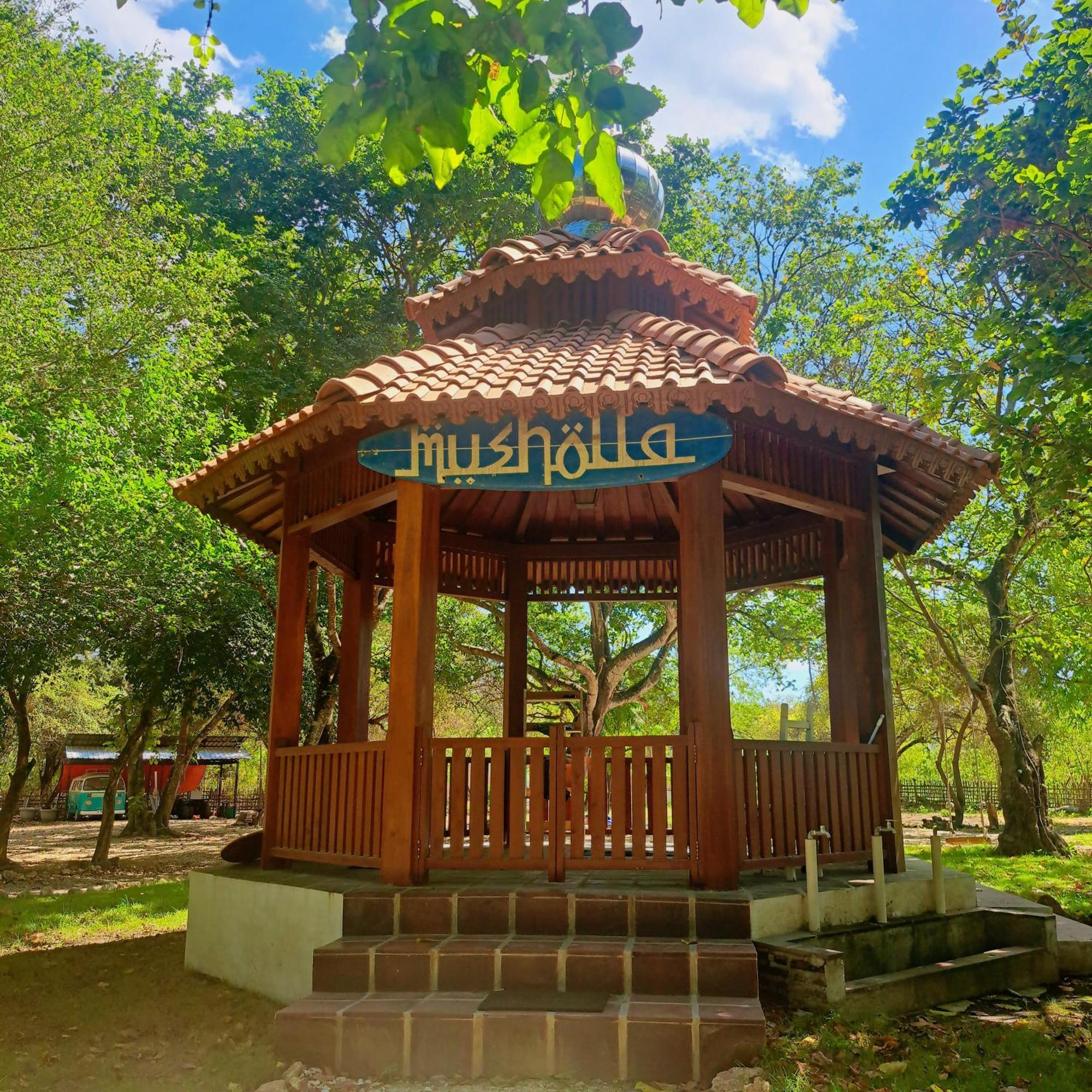 Pasir Putih Resort & Resto Maluk Buitenkant foto