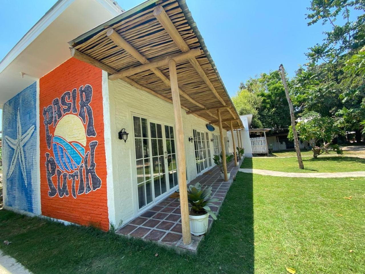 Pasir Putih Resort & Resto Maluk Buitenkant foto