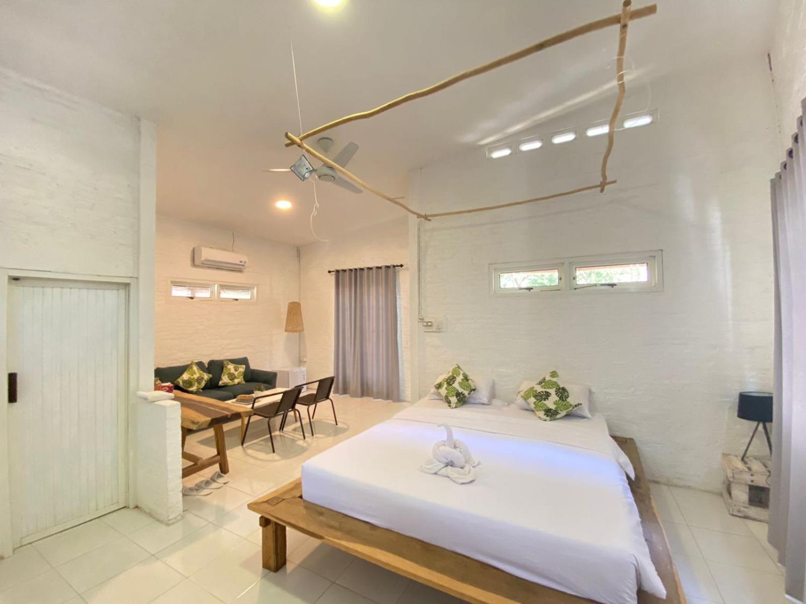 Pasir Putih Resort & Resto Maluk Buitenkant foto