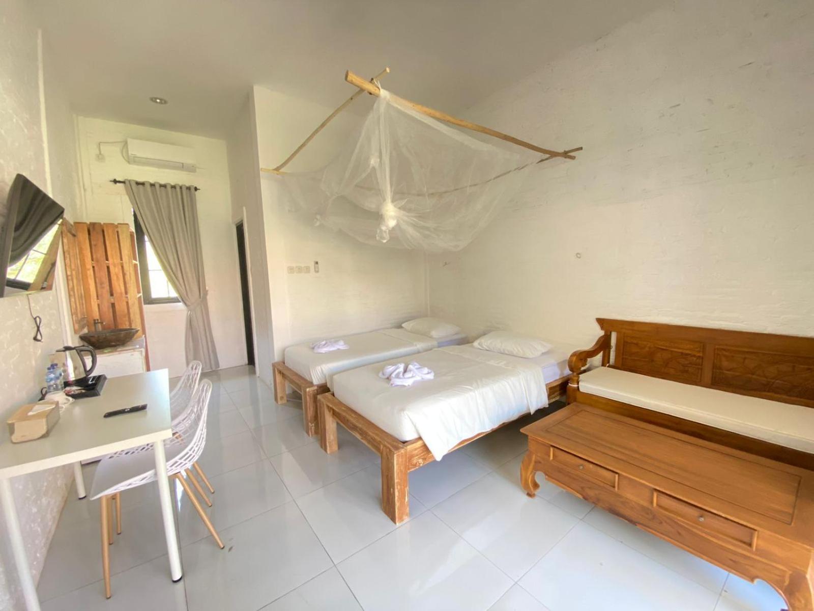 Pasir Putih Resort & Resto Maluk Buitenkant foto