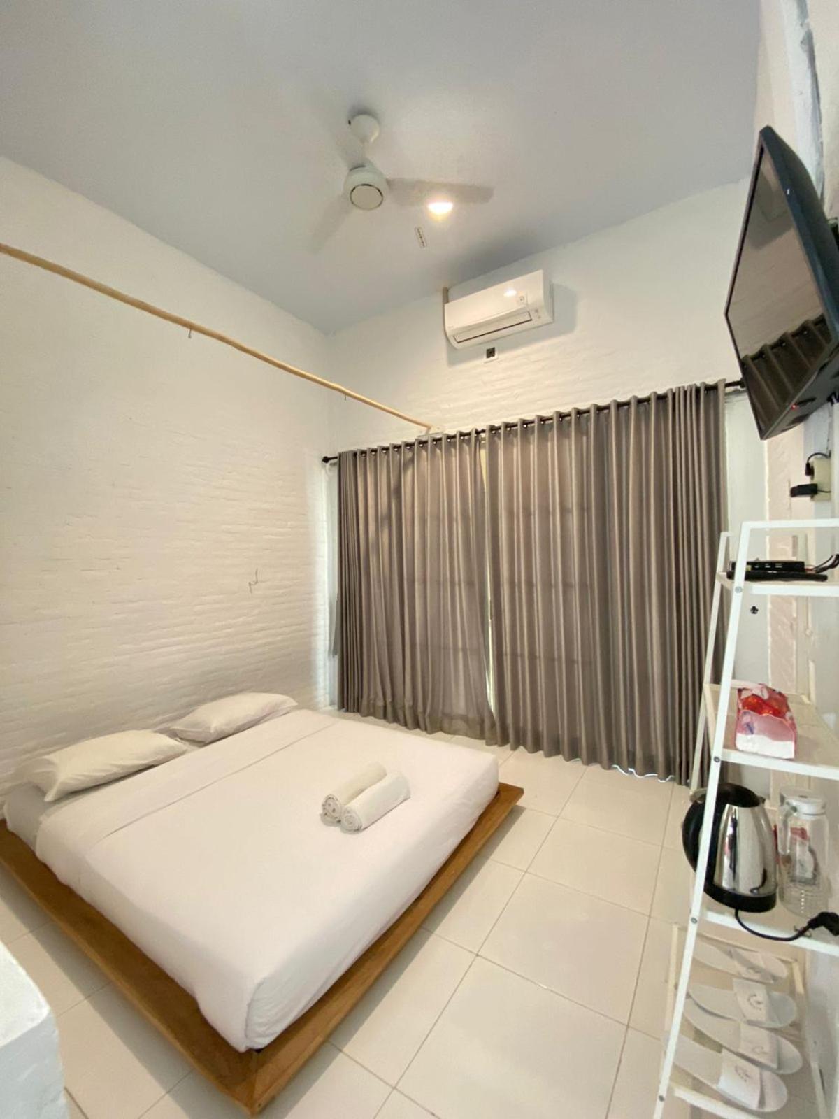 Pasir Putih Resort & Resto Maluk Buitenkant foto