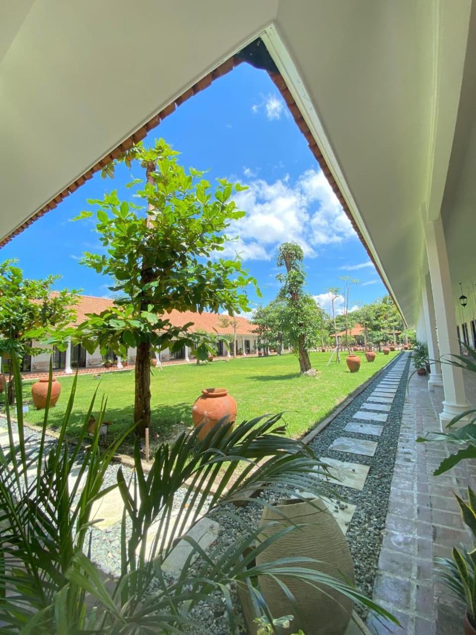 Pasir Putih Resort & Resto Maluk Buitenkant foto