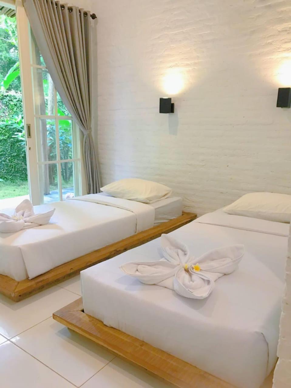Pasir Putih Resort & Resto Maluk Buitenkant foto