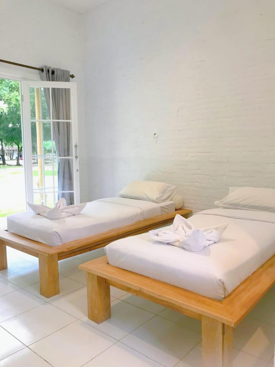 Pasir Putih Resort & Resto Maluk Buitenkant foto